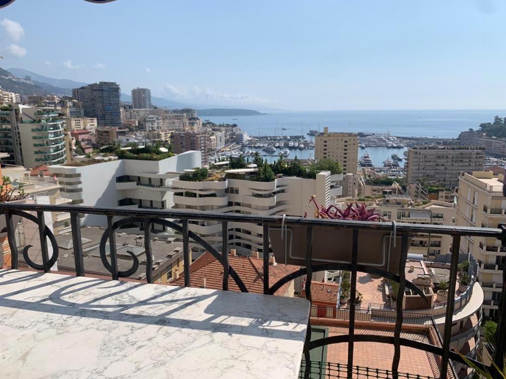 Plein Coeur De Monaco, A 300 Metres A Pied Du Port De Monaco, 4 Pieces Dans Des Escaliers Vue Mer Exceptionnelle Kültér fotó
